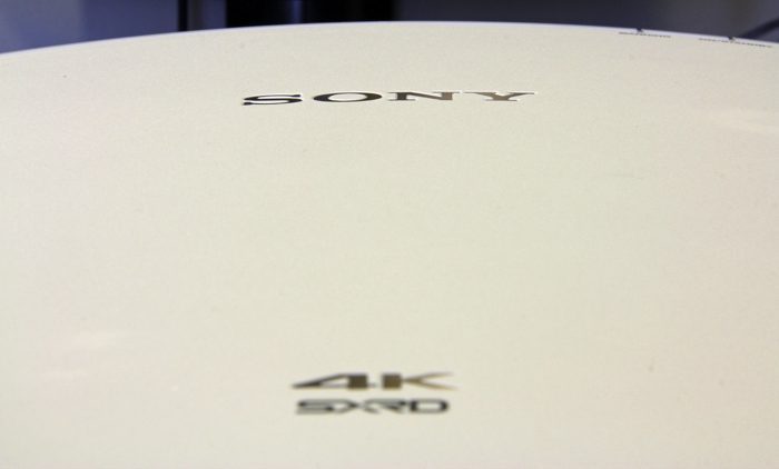 Sony_VPL-VW270-hdtvcompl-review-3.jpg
